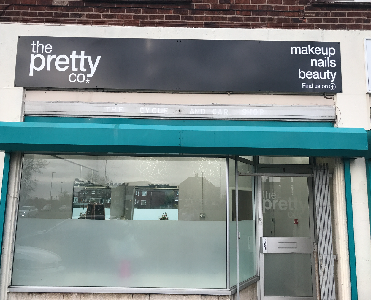 new9-01 Bespoke outdoor business signs for retail storefronts in Nantwich