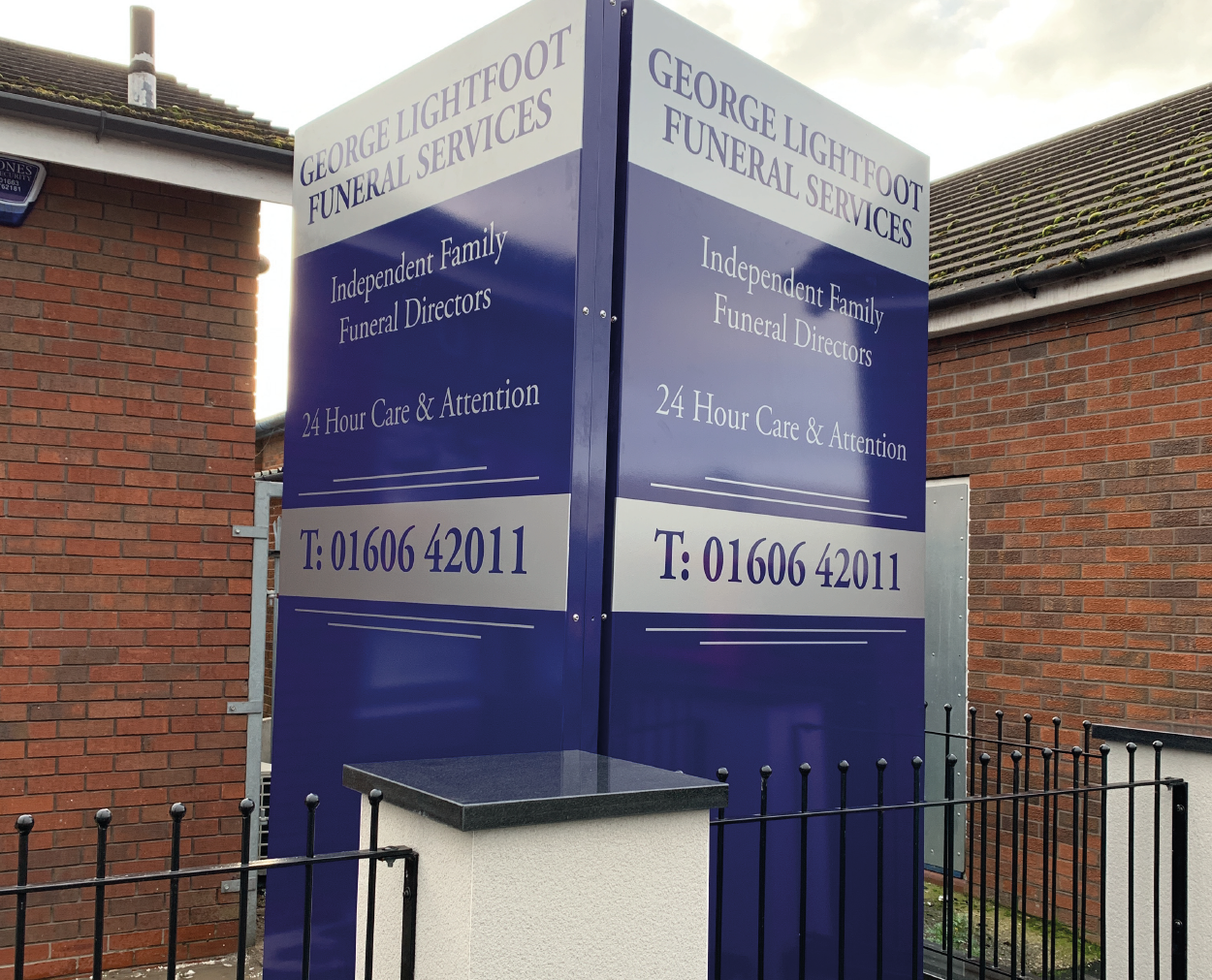 northwich totem signs-01 Large-format exterior signage for commercial buildings in Northwich